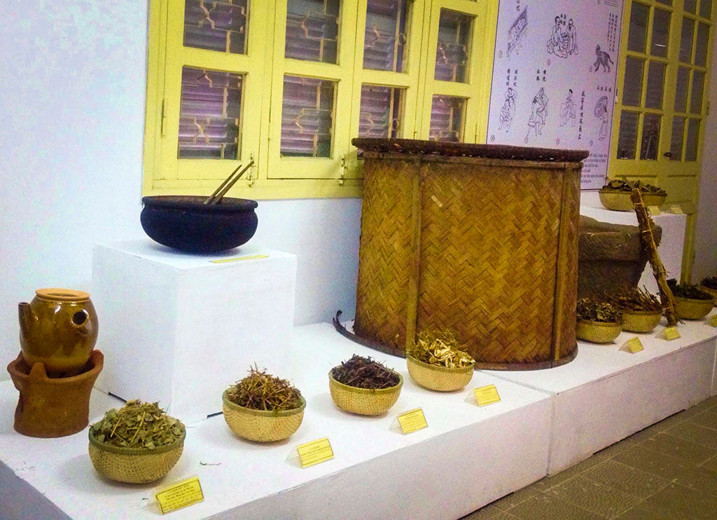 Photograph the cultural spirit of Hue’s medicine workshops